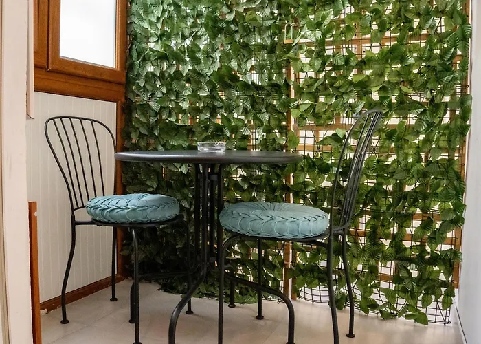 לינה וארוחת בוקר Roomito 3*