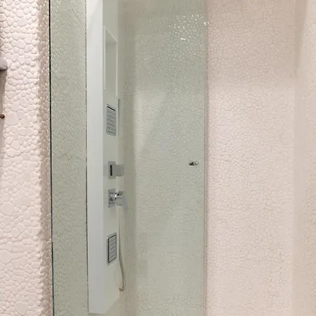 לינה וארוחת בוקר Roomito