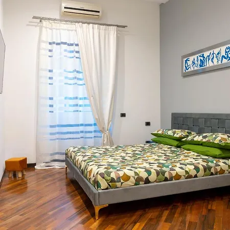 Roomito לינה וארוחת בוקר נאפולי